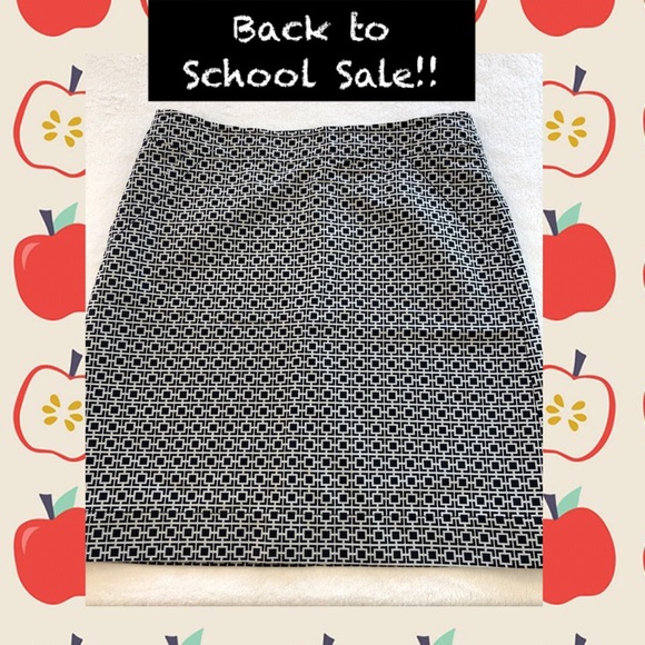 Banana Republic Dresses & Skirts - Banana Republic Geo Print skirt